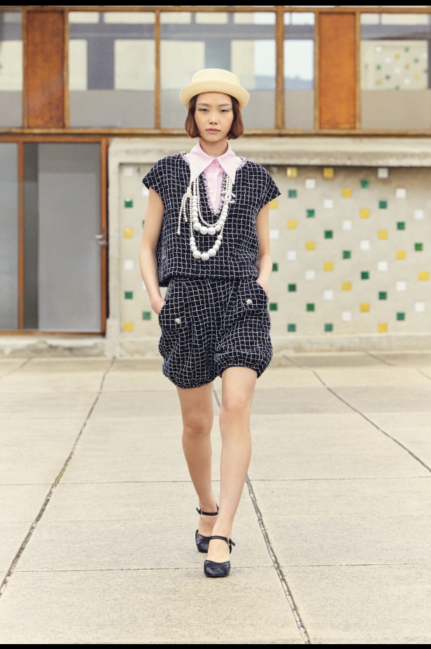 مرسيليا تستضيف عرض CHANEL لمجموعة Cruise 2024-2025: تصاميم عصرية تتناغم مع إرث كوكو شانيل