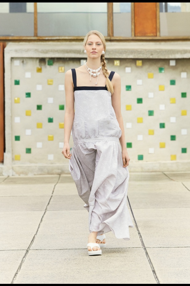 مرسيليا تستضيف عرض CHANEL لمجموعة Cruise 2024-2025: تصاميم عصرية تتناغم مع إرث كوكو شانيل