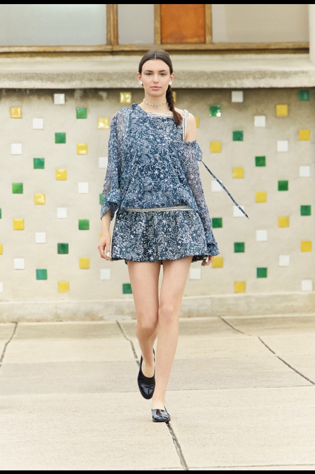 مرسيليا تستضيف عرض CHANEL لمجموعة Cruise 2024-2025: تصاميم عصرية تتناغم مع إرث كوكو شانيل