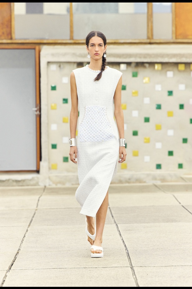 مرسيليا تستضيف عرض CHANEL لمجموعة Cruise 2024-2025: تصاميم عصرية تتناغم مع إرث كوكو شانيل