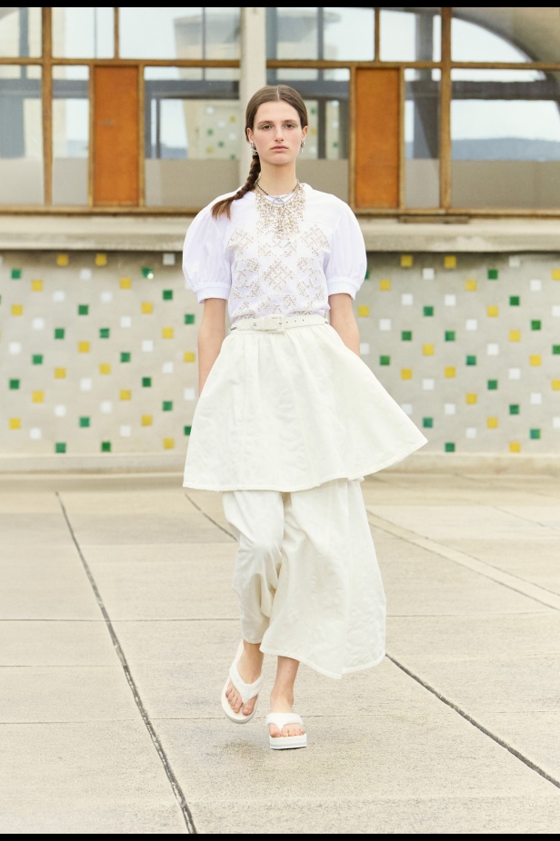 مرسيليا تستضيف عرض CHANEL لمجموعة Cruise 2024-2025: تصاميم عصرية تتناغم مع إرث كوكو شانيل