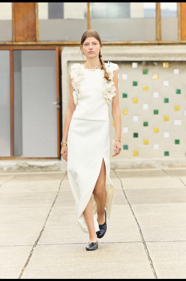 مرسيليا تستضيف عرض CHANEL لمجموعة Cruise 2024-2025: تصاميم عصرية تتناغم مع إرث كوكو شانيل