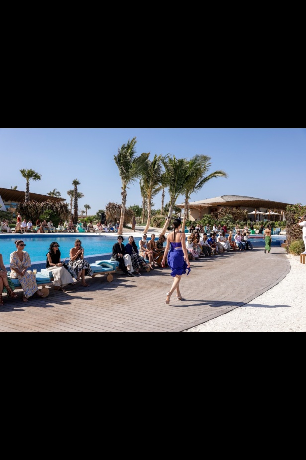 مجموعة متميّزة لعلامة EAU... أجمل تصاميم فساتين البحر وبدل السباحة