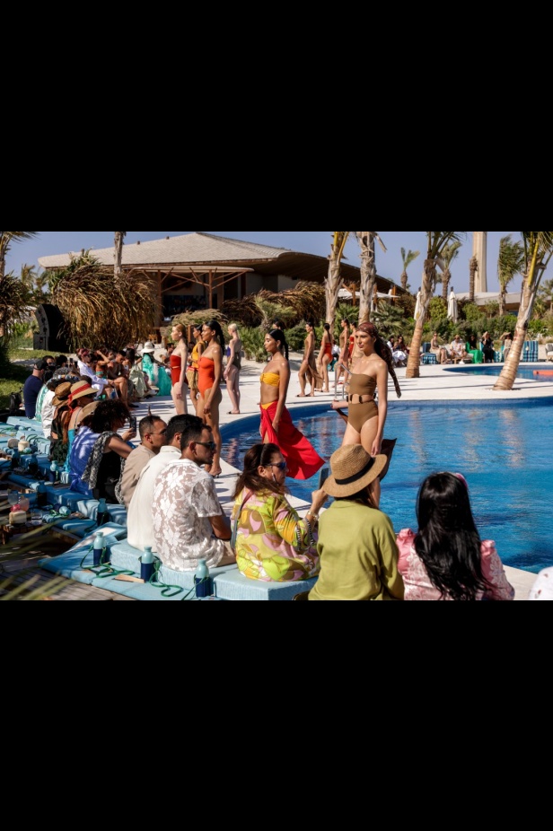 مجموعة متميّزة لعلامة EAU... أجمل تصاميم فساتين البحر وبدل السباحة