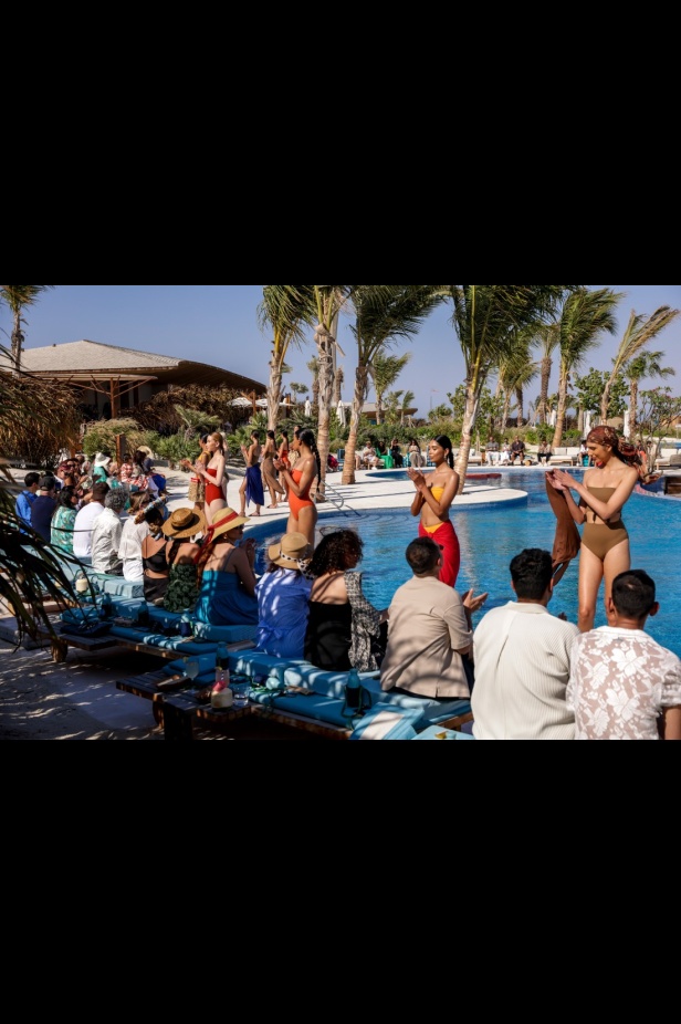 مجموعة متميّزة لعلامة EAU... أجمل تصاميم فساتين البحر وبدل السباحة