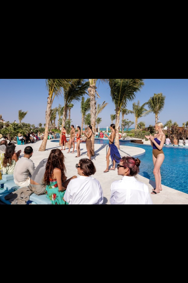 مجموعة متميّزة لعلامة EAU... أجمل تصاميم فساتين البحر وبدل السباحة