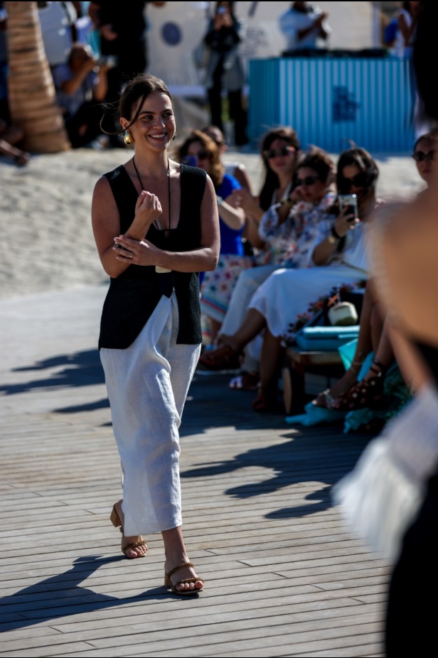 مجموعة متميّزة لعلامة EAU... أجمل تصاميم فساتين البحر وبدل السباحة