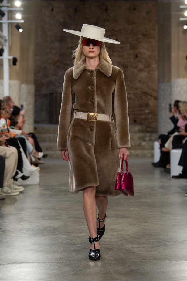 مجموعة Louis Vuitton لـCruise 2025.. تصاميم لافتة مزجت بين الماضي العريق والحداثة