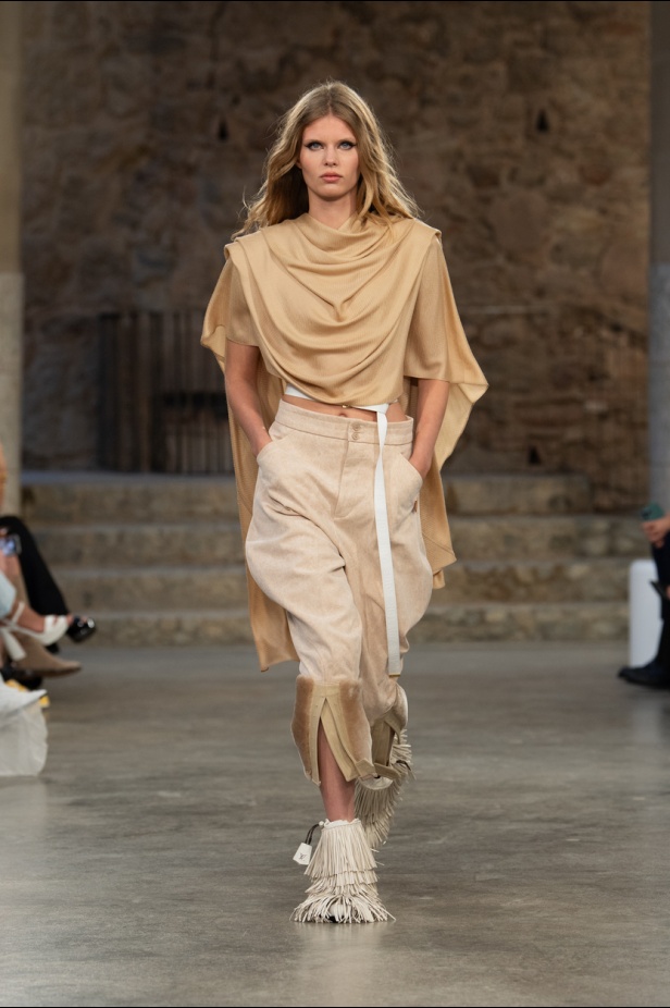 مجموعة Louis Vuitton لـCruise 2025.. تصاميم لافتة مزجت بين الماضي العريق والحداثة