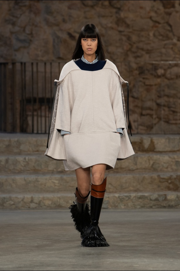 مجموعة Louis Vuitton لـCruise 2025.. تصاميم لافتة مزجت بين الماضي العريق والحداثة