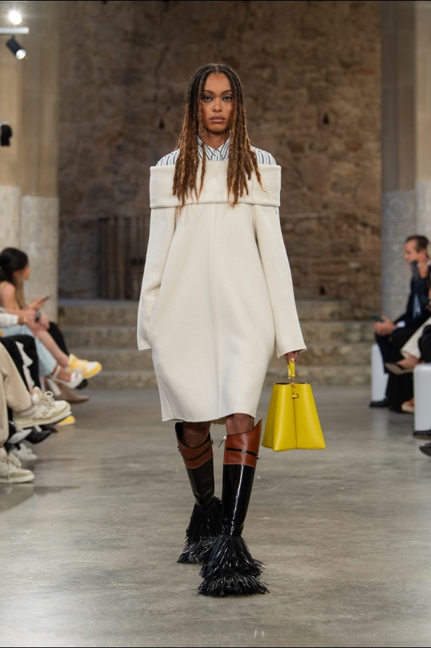 مجموعة Louis Vuitton لـCruise 2025.. تصاميم لافتة مزجت بين الماضي العريق والحداثة