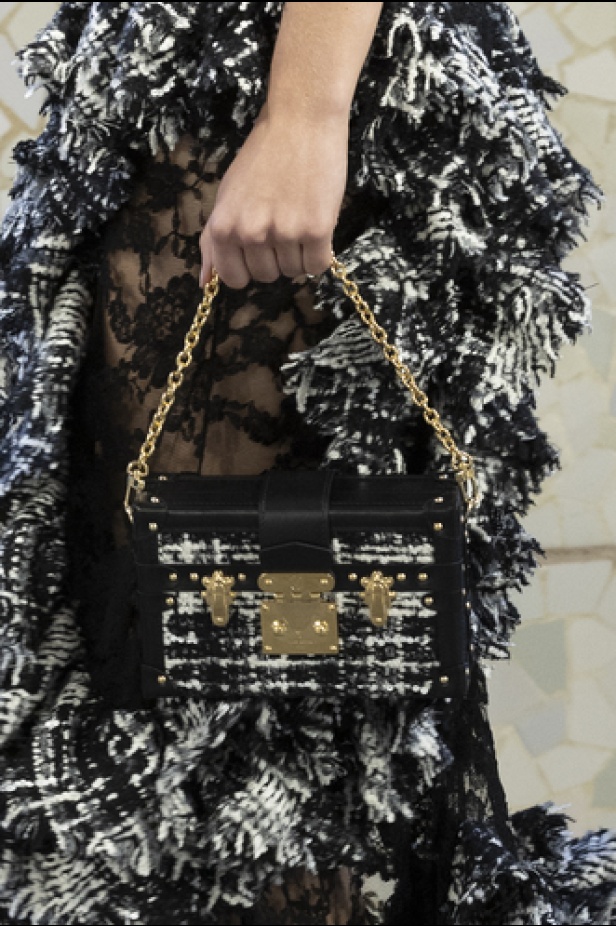 مجموعة Louis Vuitton لـCruise 2025.. تصاميم لافتة مزجت بين الماضي العريق والحداثة