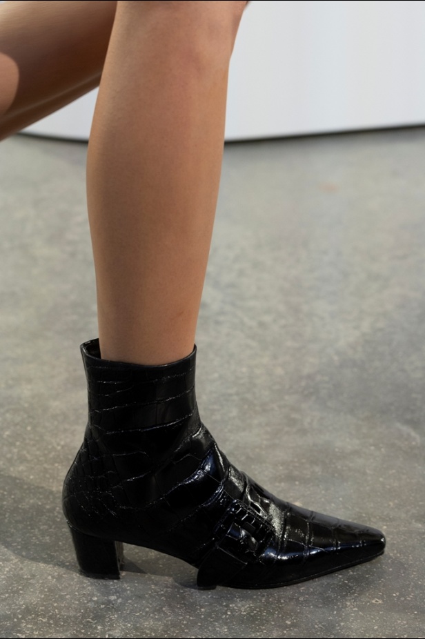 مجموعة Louis Vuitton لـCruise 2025.. تصاميم لافتة مزجت بين الماضي العريق والحداثة