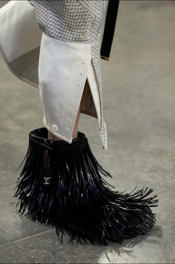 مجموعة Louis Vuitton لـCruise 2025.. تصاميم لافتة مزجت بين الماضي العريق والحداثة