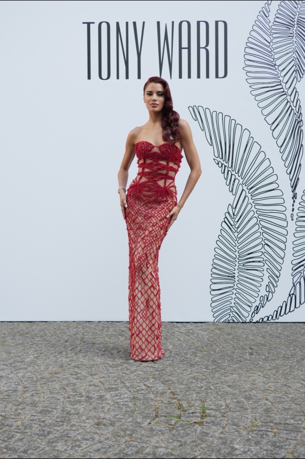 عناصر الطبيعة تستحوذ على مجموعة طوني ورد للأزياء الراقية وتتخذ أشكالاً عديدة من خلال التكاوين والقصات