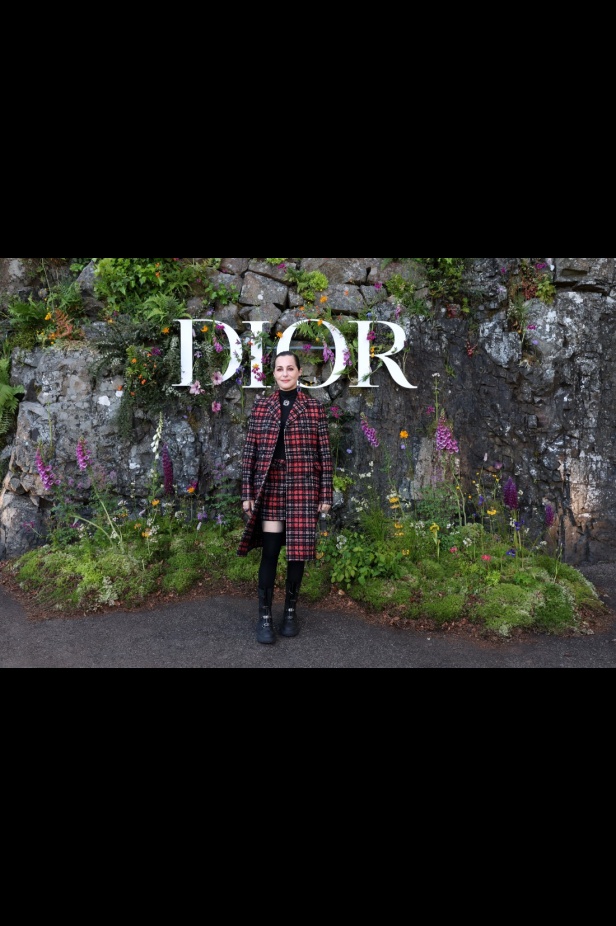 مجموعة ديور Cruise 2025 تحتفل بالروابط القوية بين الدار واسكتلندا... وماريا غراتسيا كيوري تتبّع خطوات "كريستيان ديور" حول العالم