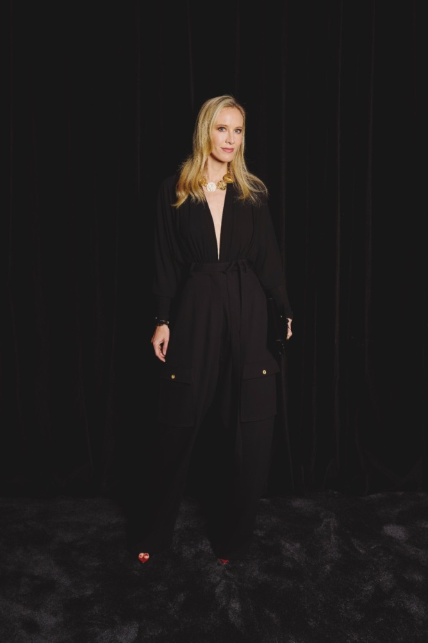 مجموعة Schiaparelli للأزياء الراقية لخريف وشتاء 2025... تكريم لموهبة "إلسا" الفريدة في التجدد