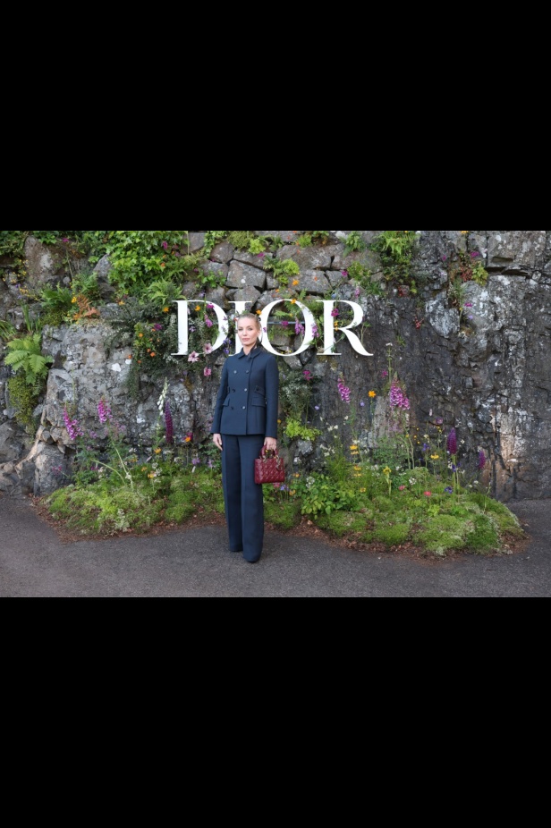 مجموعة ديور Cruise 2025 تحتفل بالروابط القوية بين الدار واسكتلندا... وماريا غراتسيا كيوري تتبّع خطوات "كريستيان ديور" حول العالم