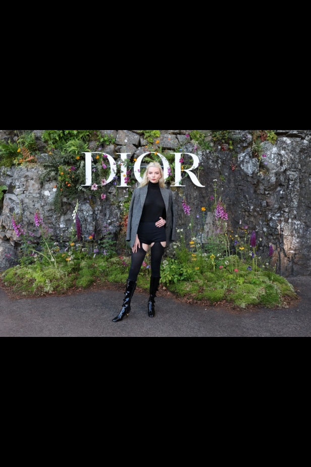 مجموعة ديور Cruise 2025 تحتفل بالروابط القوية بين الدار واسكتلندا... وماريا غراتسيا كيوري تتبّع خطوات "كريستيان ديور" حول العالم