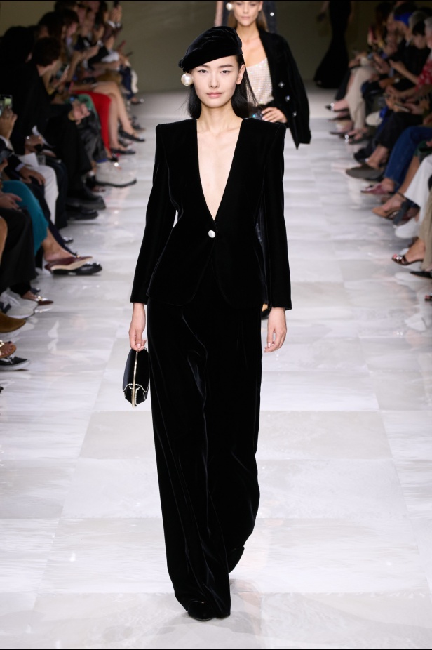 مجموعة Giorgio Armani Privee لخريف شتاء 2024-2025