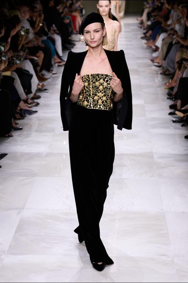 مجموعة Giorgio Armani Privee لخريف شتاء 2024-2025