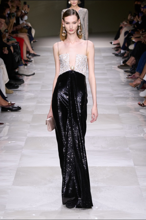 مجموعة Giorgio Armani Privee لخريف شتاء 2024-2025