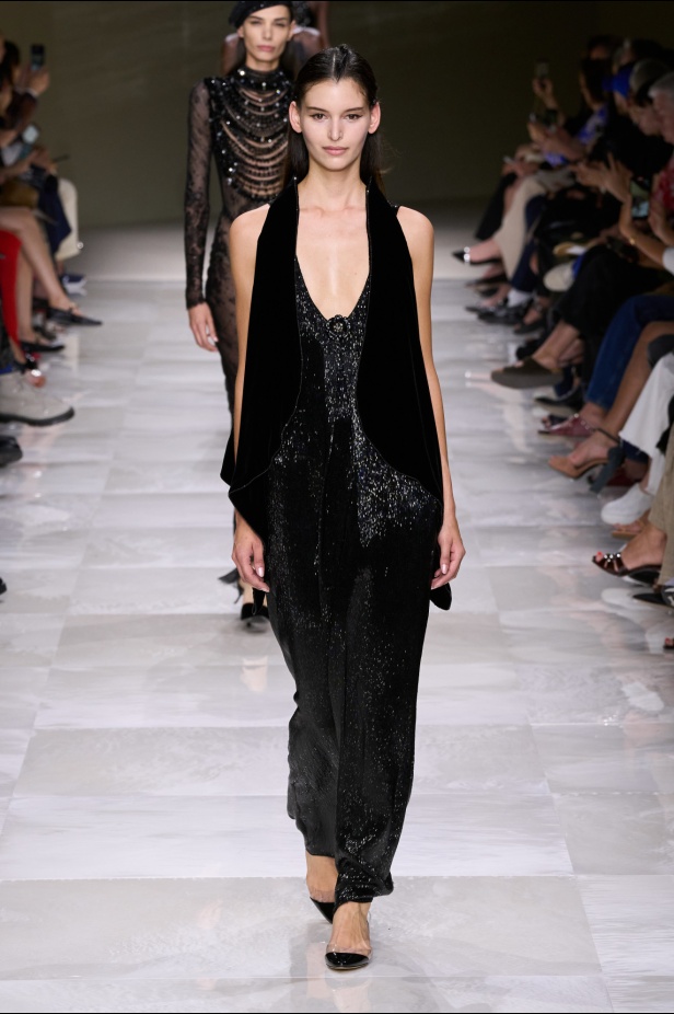 مجموعة Giorgio Armani Privee لخريف شتاء 2024-2025