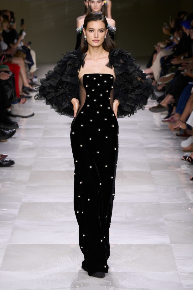 مجموعة Giorgio Armani Privee لخريف شتاء 2024-2025