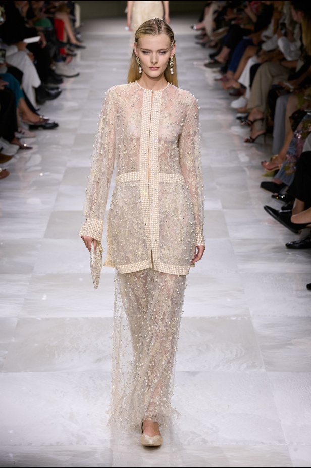 مجموعة Giorgio Armani Privee لخريف شتاء 2024-2025