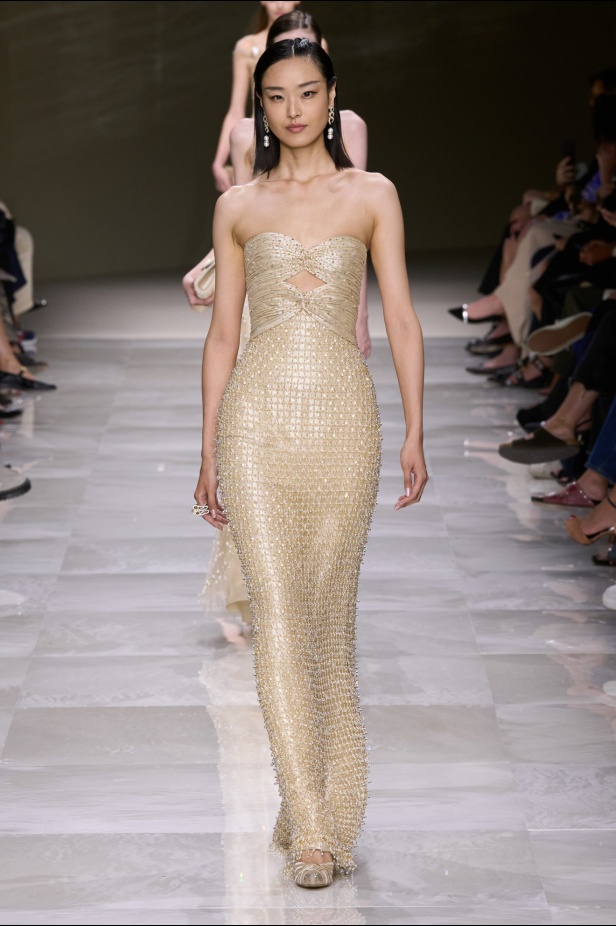 مجموعة Giorgio Armani Privee لخريف شتاء 2024-2025