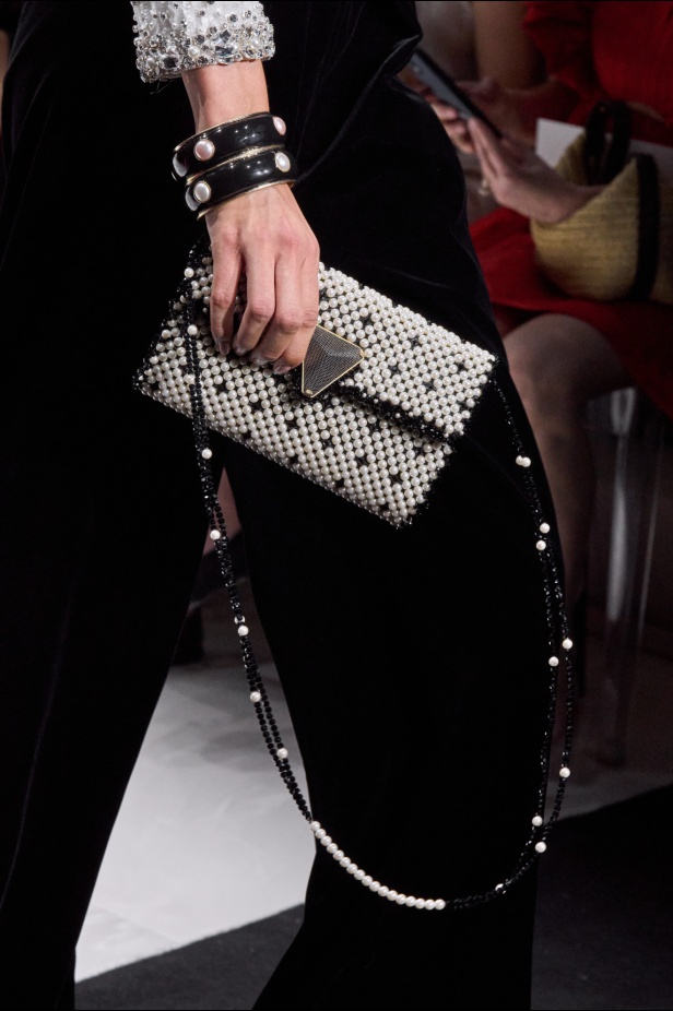 مجموعة Giorgio Armani Privee لخريف شتاء 2024-2025