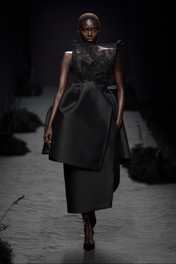 مجموعة Ashi Studio خريف و شتاء 2024 للأزياء الراقية