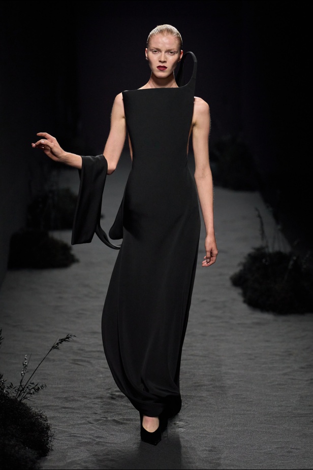 مجموعة Ashi Studio خريف و شتاء 2024 للأزياء الراقية