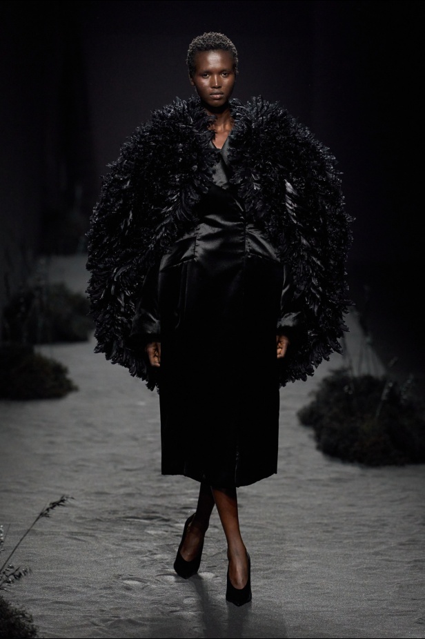 مجموعة Ashi Studio خريف و شتاء 2024 للأزياء الراقية