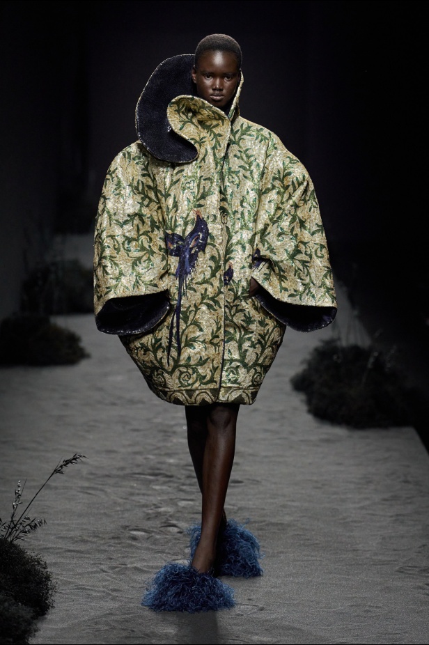 مجموعة Ashi Studio خريف و شتاء 2024 للأزياء الراقية