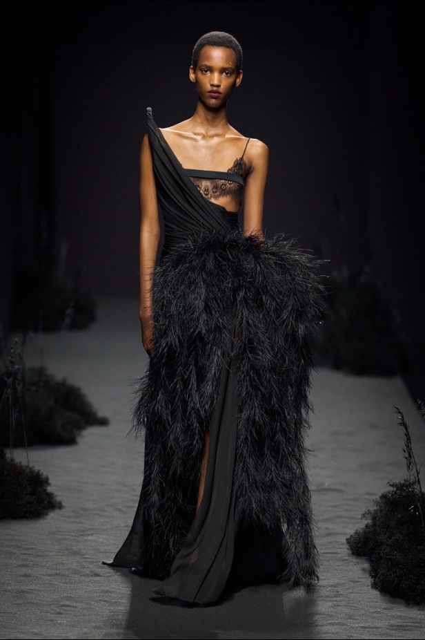 مجموعة Ashi Studio خريف و شتاء 2024 للأزياء الراقية