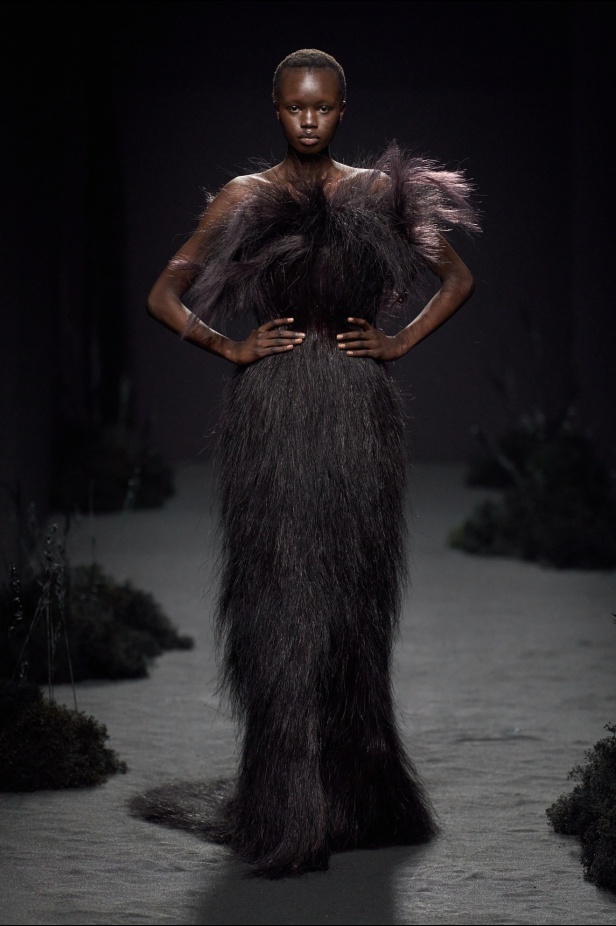 مجموعة Ashi Studio خريف و شتاء 2024 للأزياء الراقية