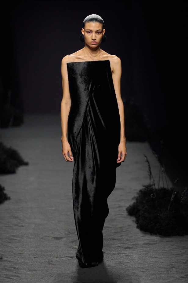 مجموعة Ashi Studio خريف و شتاء 2024 للأزياء الراقية