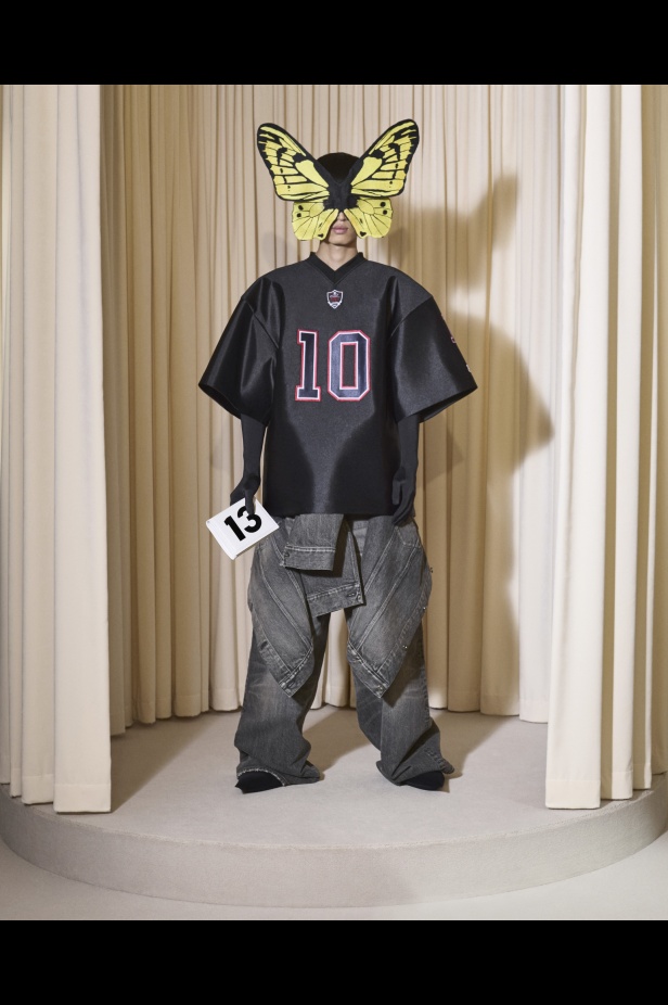 مجموعة Balenciaga  لخريف وشتاء 2025 في باريس