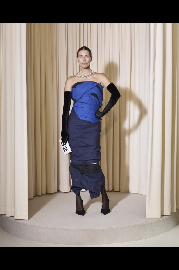 مجموعة Balenciaga  لخريف وشتاء 2025 في باريس