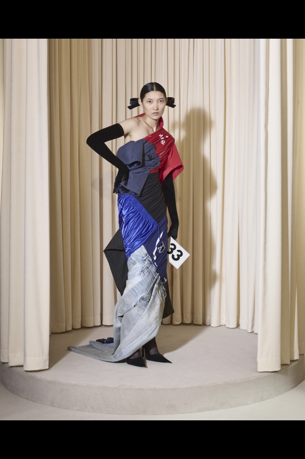 مجموعة Balenciaga  لخريف وشتاء 2025 في باريس