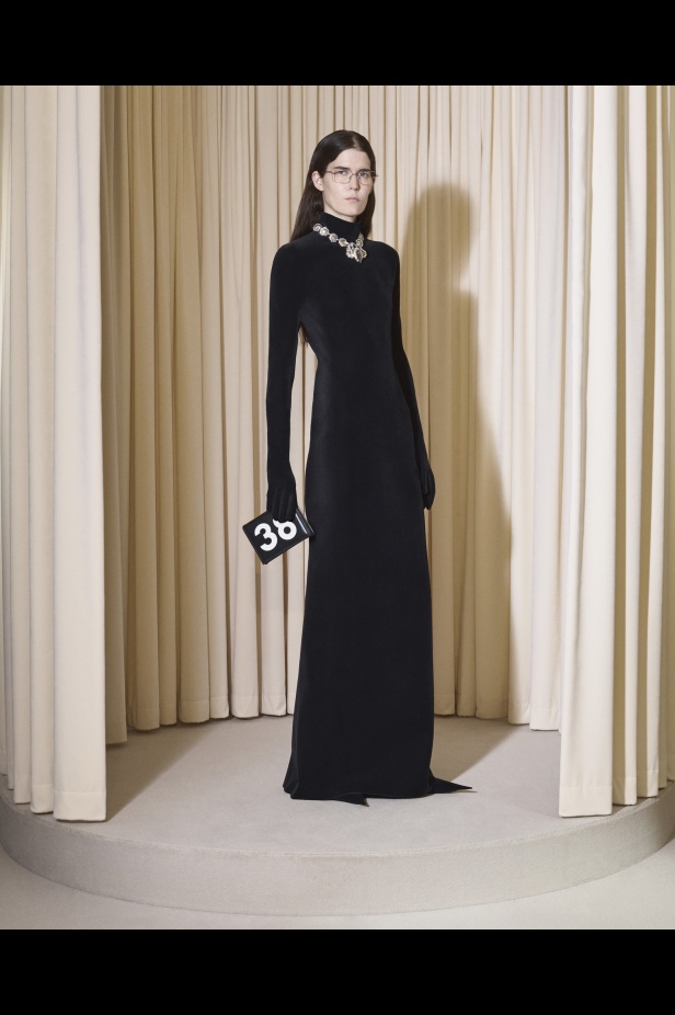 مجموعة Balenciaga  لخريف وشتاء 2025 في باريس
