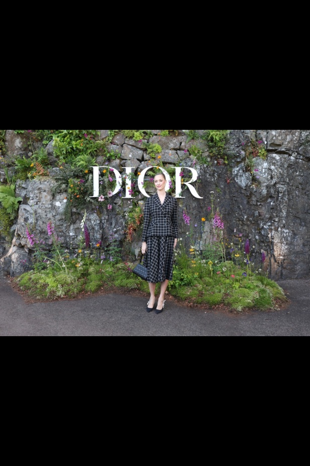 مجموعة ديور Cruise 2025 تحتفل بالروابط القوية بين الدار واسكتلندا... وماريا غراتسيا كيوري تتبّع خطوات "كريستيان ديور" حول العالم