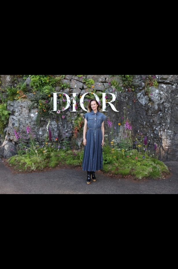 مجموعة ديور Cruise 2025 تحتفل بالروابط القوية بين الدار واسكتلندا... وماريا غراتسيا كيوري تتبّع خطوات "كريستيان ديور" حول العالم