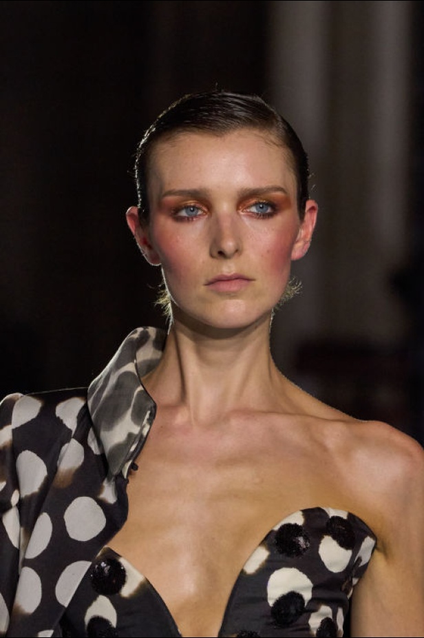 اطلالات جمالية لمﺠﻤﻮﻋﺔ ﺟﻮرج ﺷﻘﺮا لخريف وﺷﺘﺎء 2024-2025