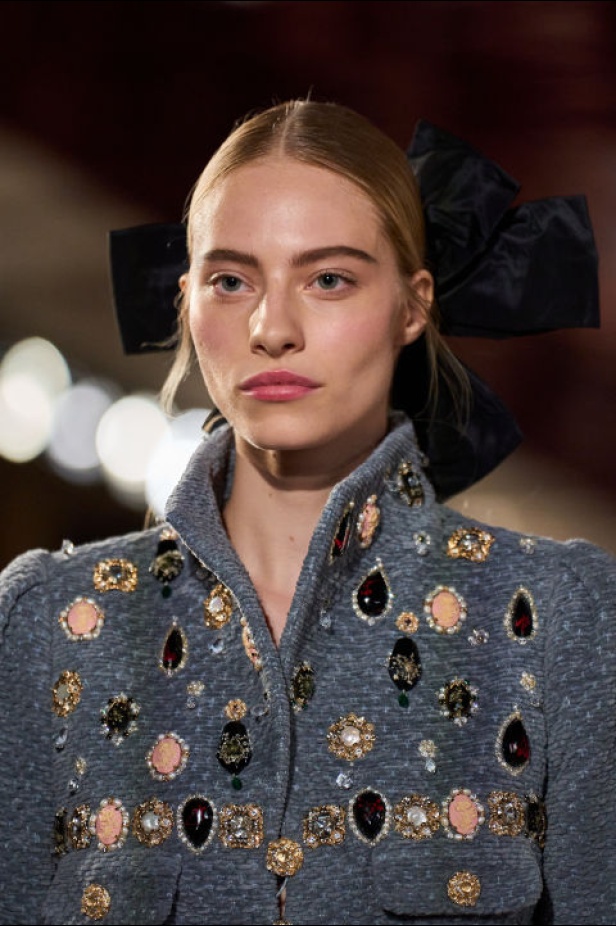 اطلالات جمالية لمجموعة شانيل  لموسم خريف وشتاء 2024-2025