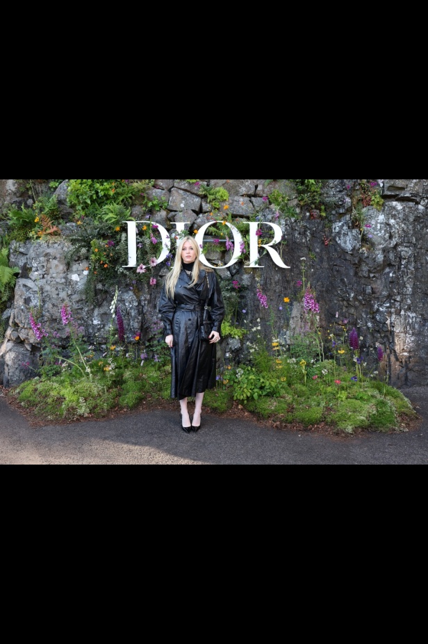 مجموعة ديور Cruise 2025 تحتفل بالروابط القوية بين الدار واسكتلندا... وماريا غراتسيا كيوري تتبّع خطوات "كريستيان ديور" حول العالم