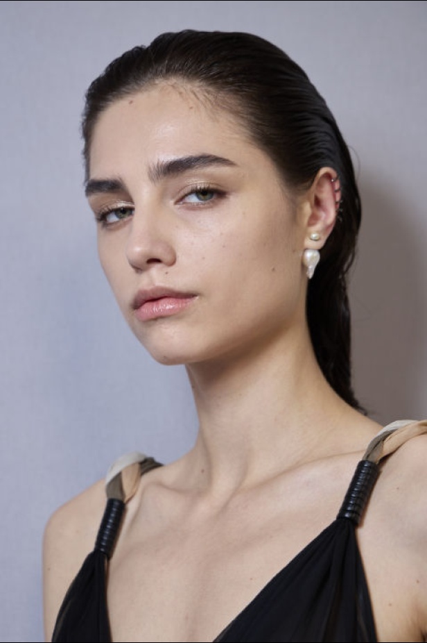 اطلالات جمالية لمجموعة Christian Dior لموسم خريف وشتاء 2025