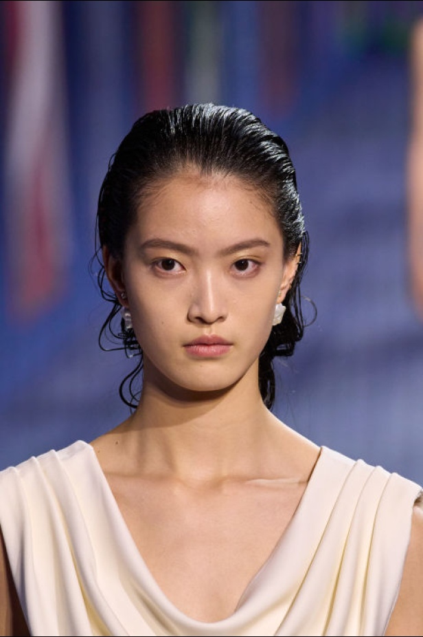 اطلالات جمالية لمجموعة Christian Dior لموسم خريف وشتاء 2025