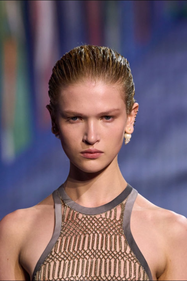 اطلالات جمالية لمجموعة Christian Dior لموسم خريف وشتاء 2025